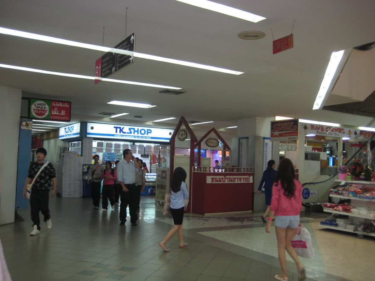 Kud Suan Kaew - Phone Stall at the Mall 