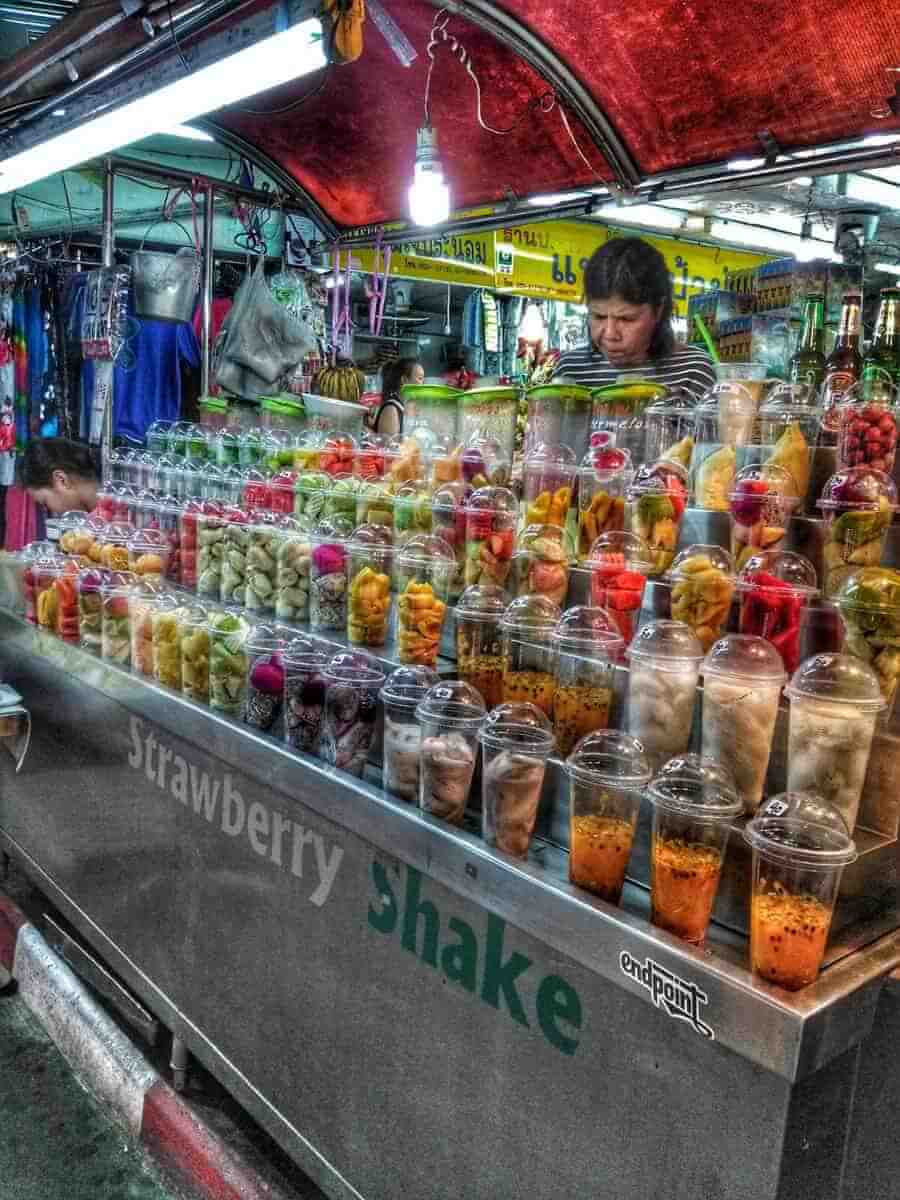 Chiang Mai versus Bali - Fresh Fruit Shakes at Night Bazaar Thailand