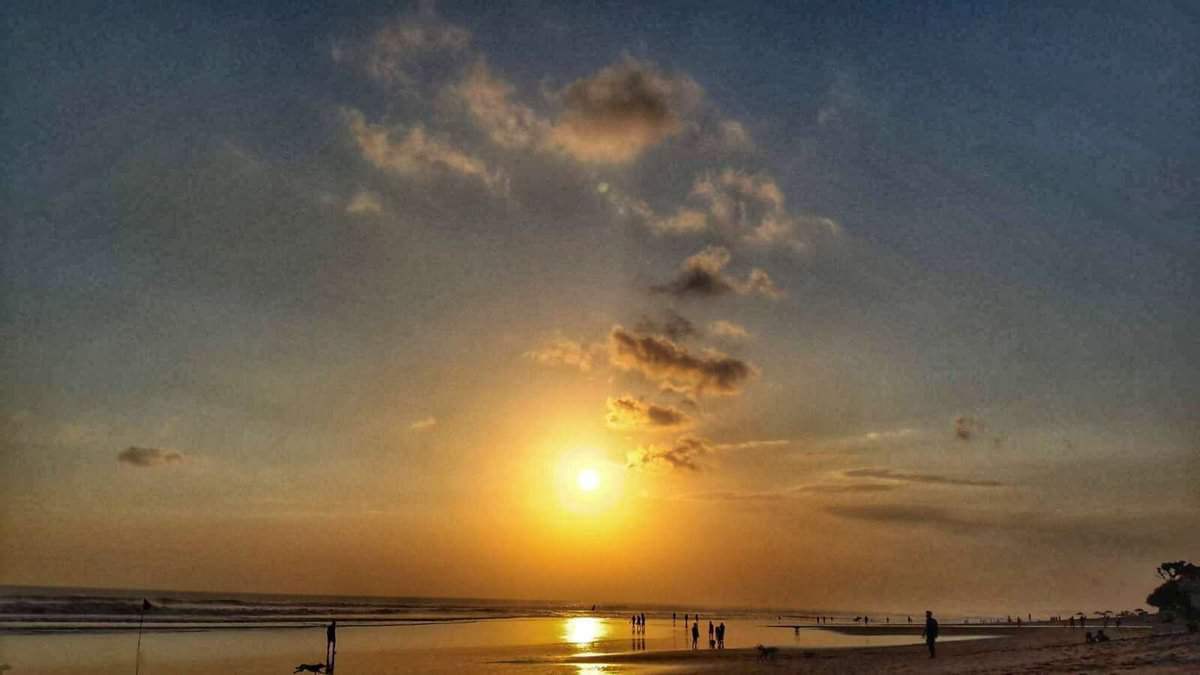 photos of amazing beach sunset - Seminyak, Bali, Indonesia