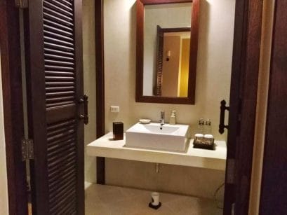 Where to stay in Koh Lanta - Crown Lanta Room Bathroom