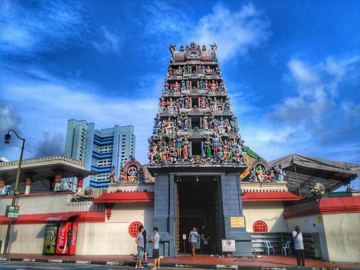 places to go in Singapore - Sri Mariamman Hindu Temple