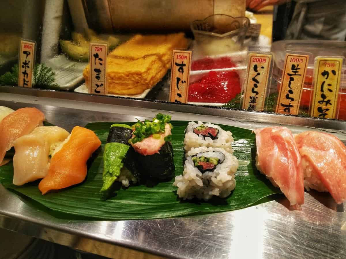 Tokyo itinerary 2 days - stand up sushi restaurant Tokyo itinerary 2 days - stand up sushi restaurant