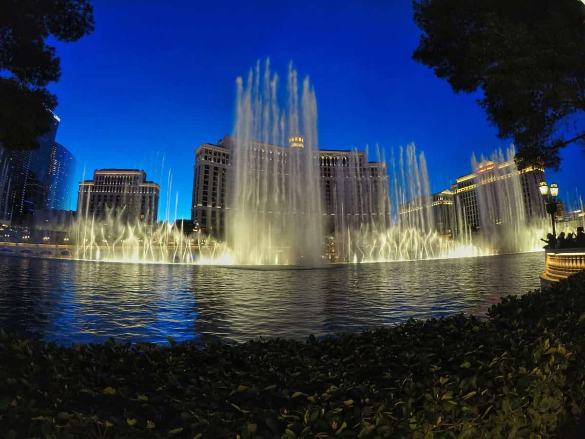fun things to do in Las Vegas for free - Belaggio Fountain Show