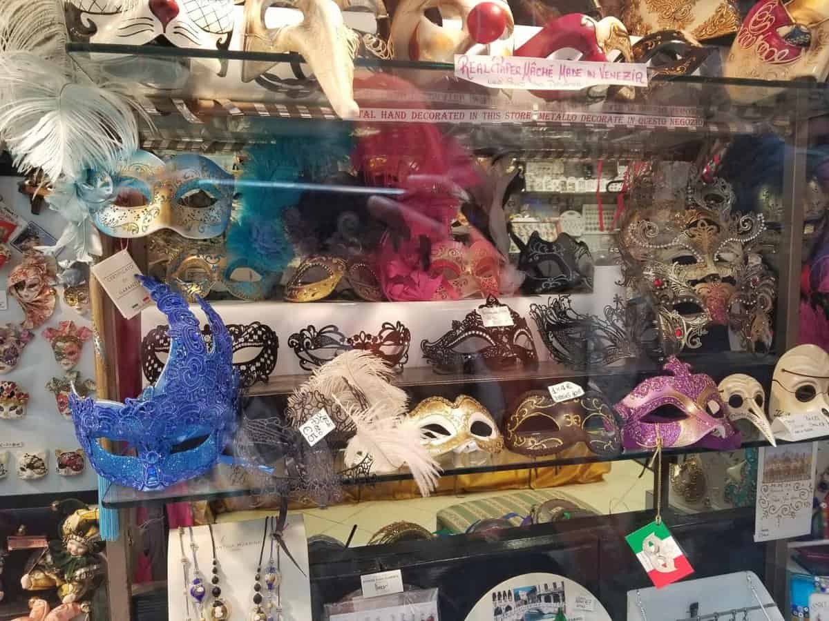 Venice Itinerary - Mask and souvenir shop