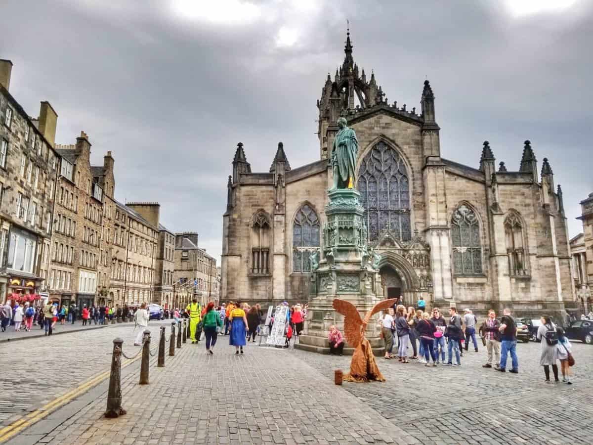 places to visit in Edinburgh - Royal Mile