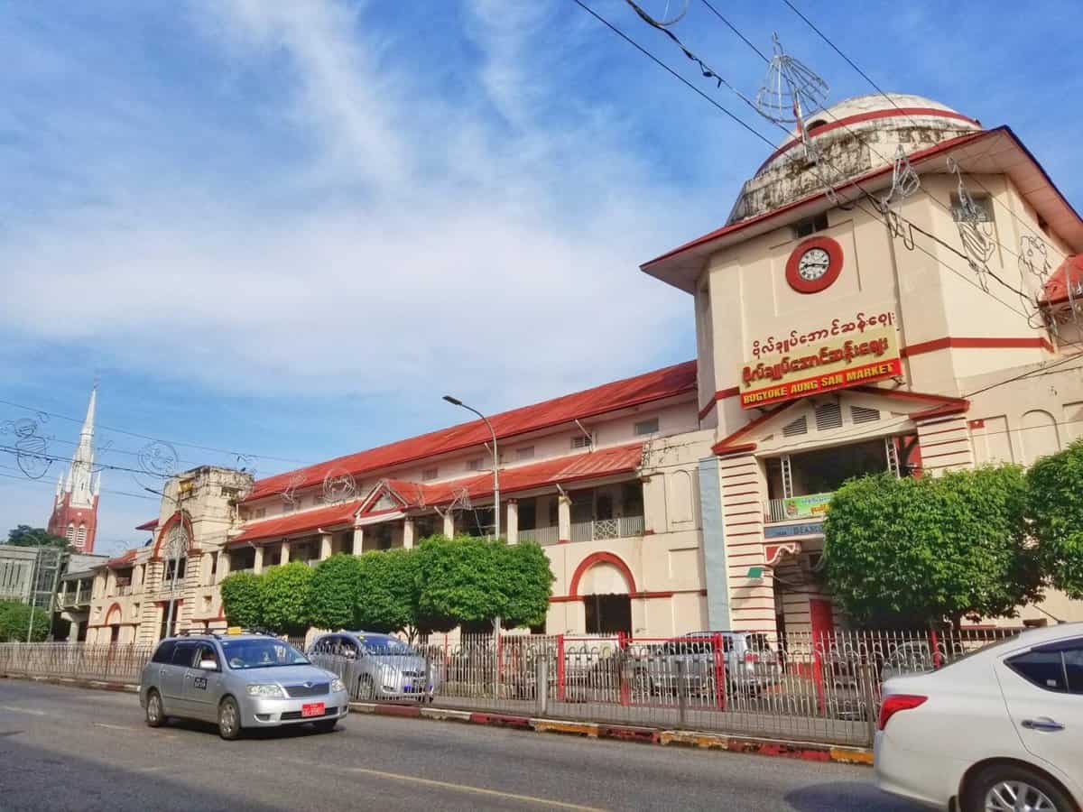 Yangon Things To Do - shop at Bogyoke Aung San Market Yangon Things To Do - shop at Bogyoke Aung San Market