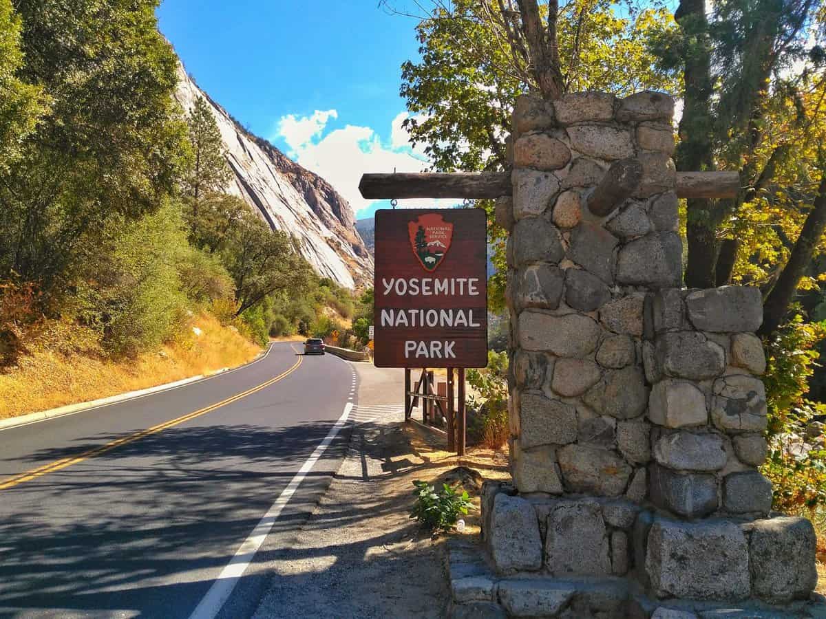 Must See Things Yosemite In 1 Day park entrance by car