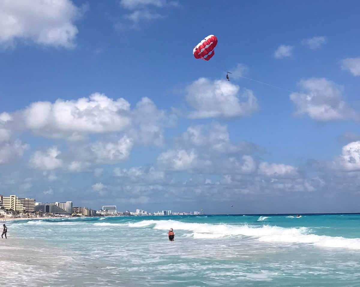 parasail in Cancun