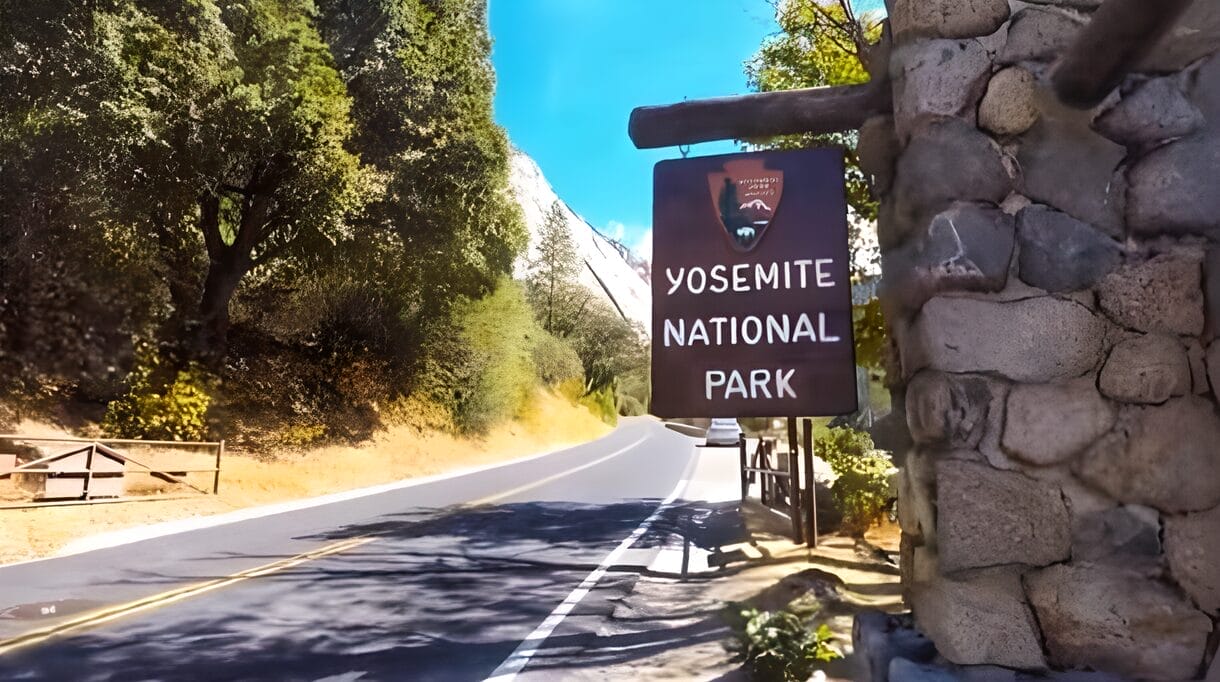 Yosemite Park entrance sign
