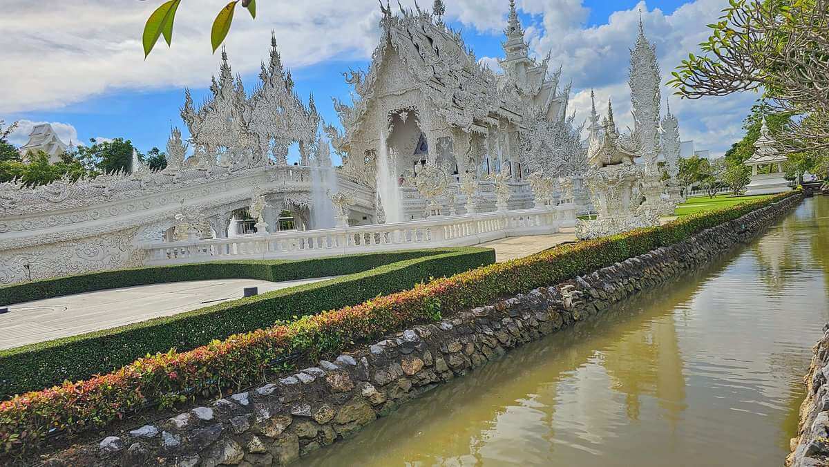 Chiang Rai white temple