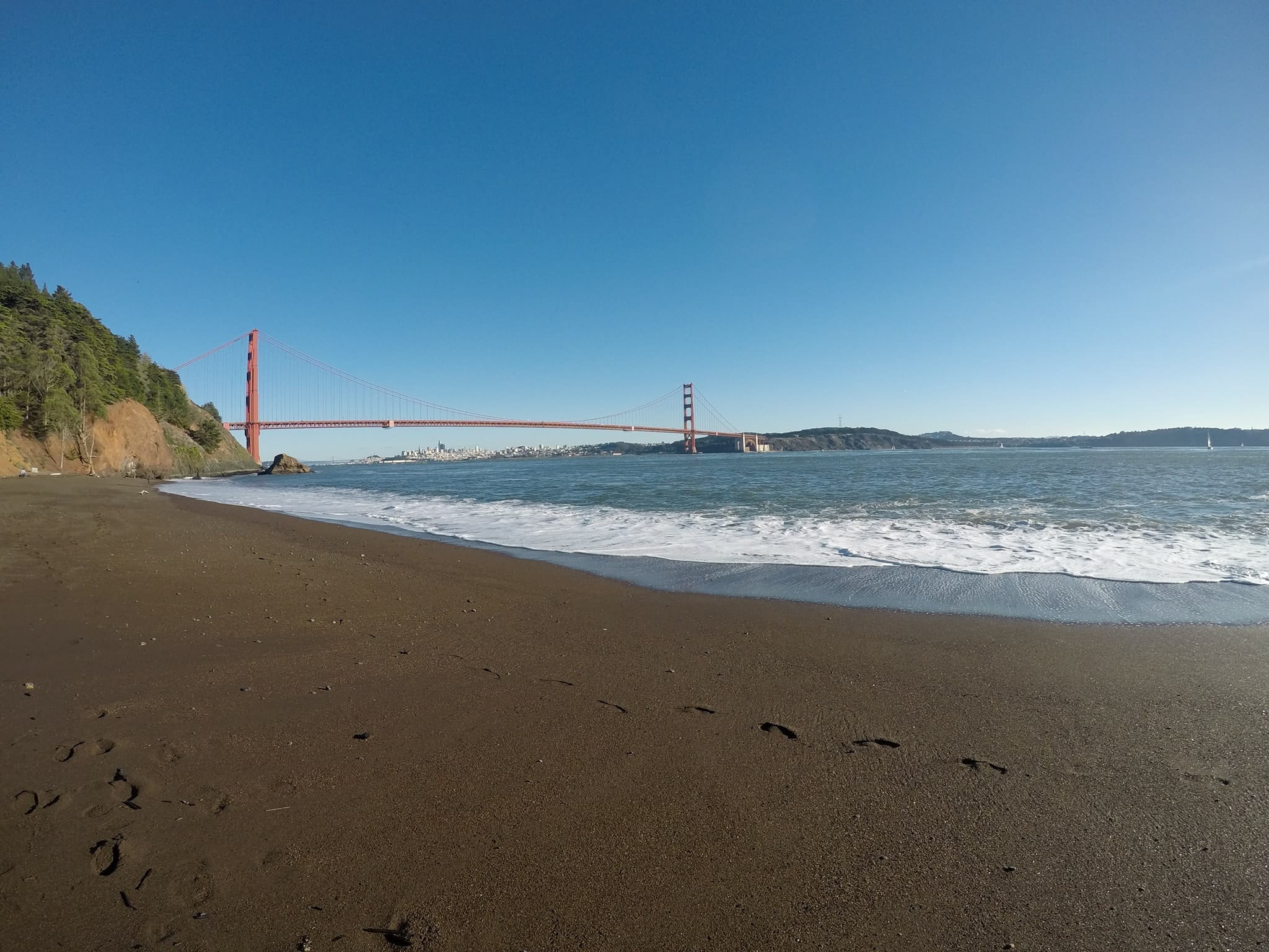 View of the Golden Gate Bridge from Kirby Cove Beach in San Francisco on a clear day.