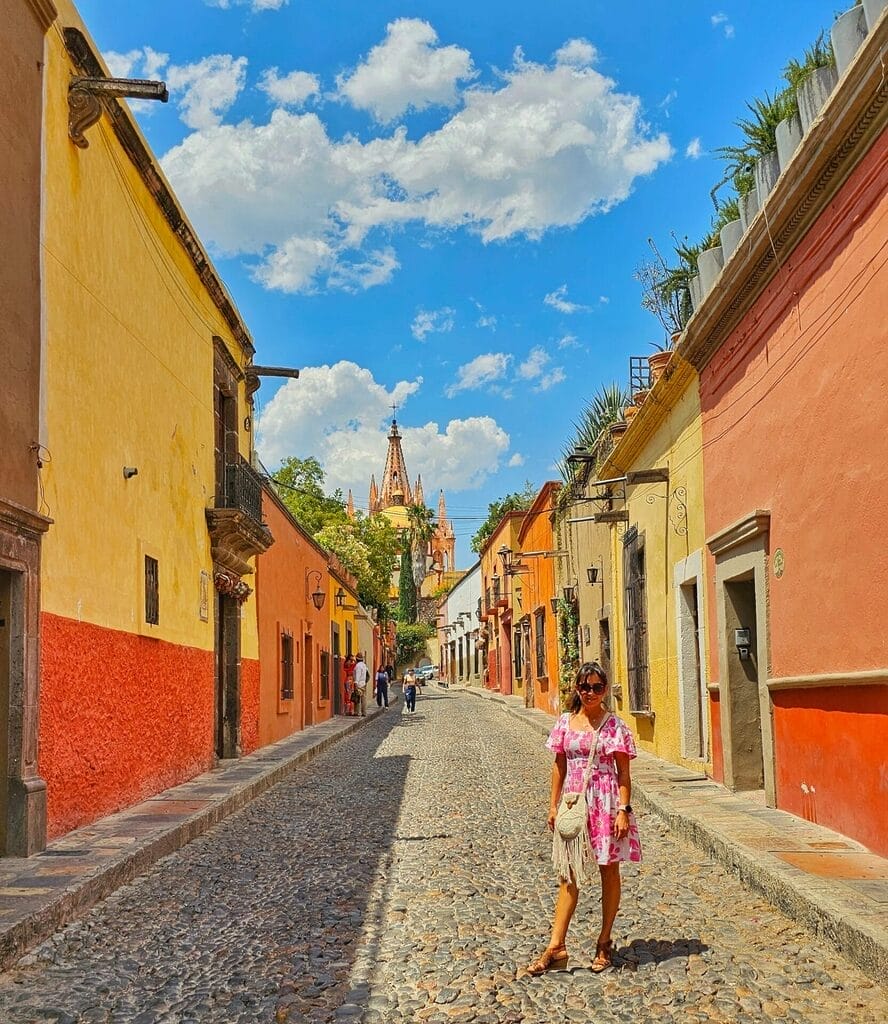 San Miguel De Allende cobblestone streets - plan your trip