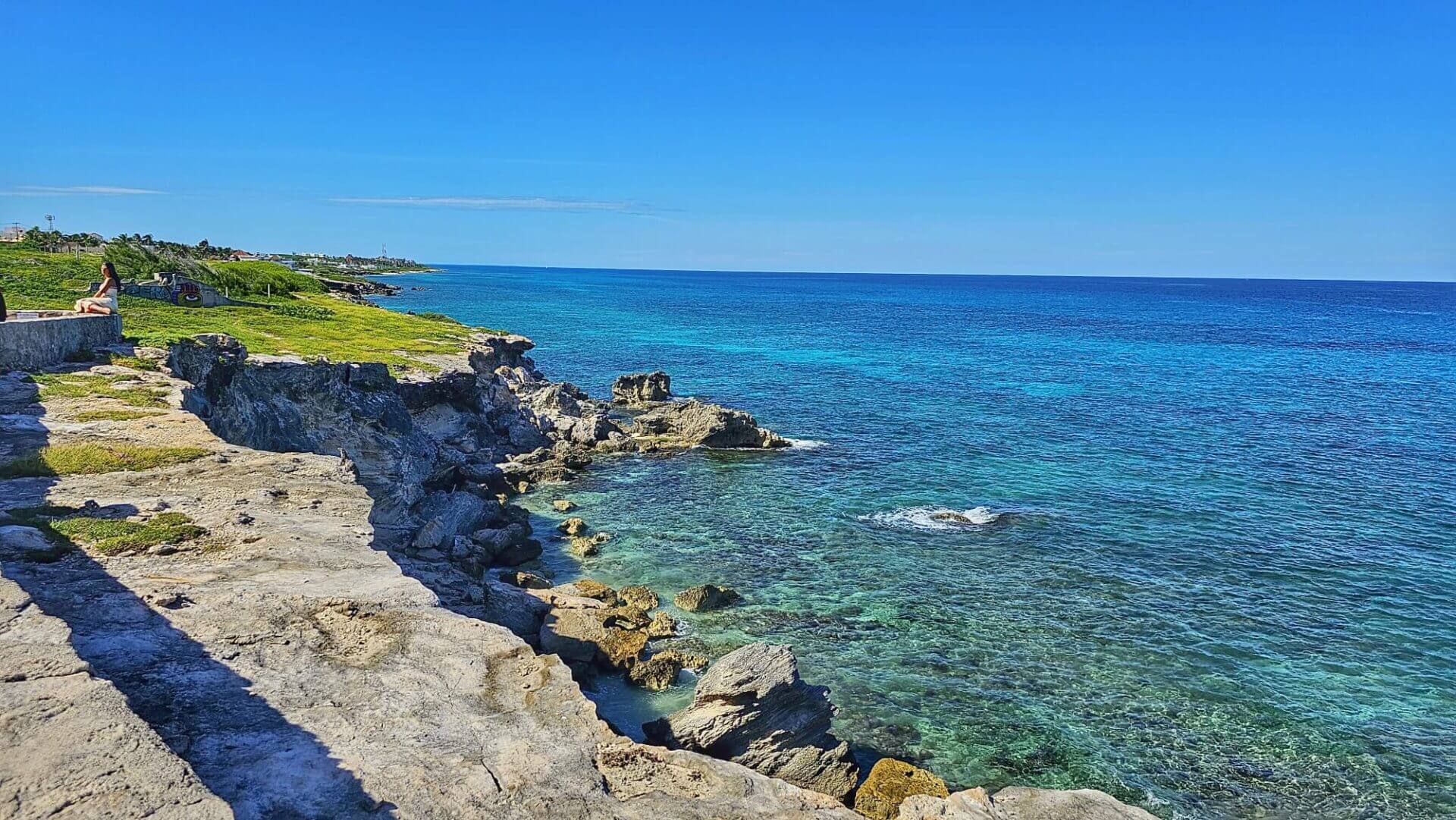 Cliffside view of the turquoise ocean at Isla Mujeres, Quintana Roo, Mexico.