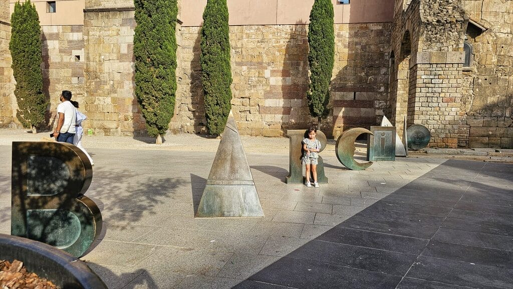 Barcelona attractions vs Valencia