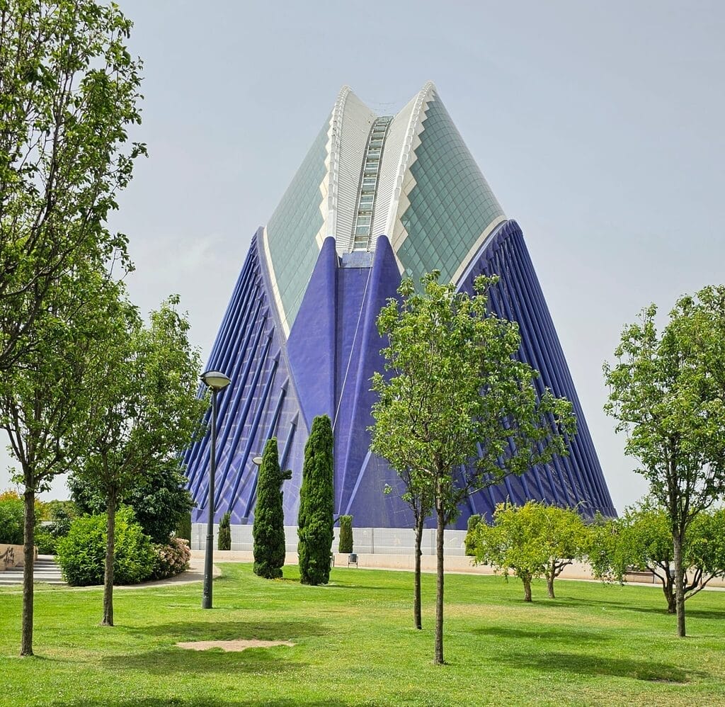 Valencia things to do vs Barcelona