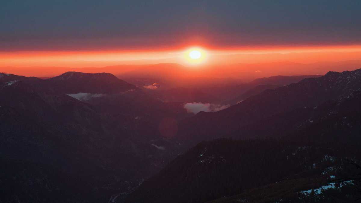 Sunset over the mountains in Yosemite National Park.