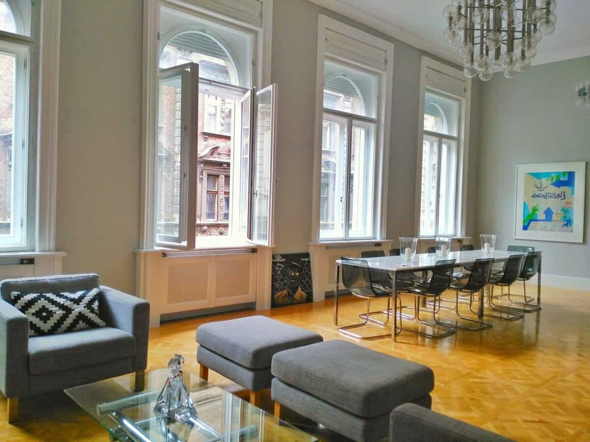 travel itinerary for Budapest Hungary - where to stay guide