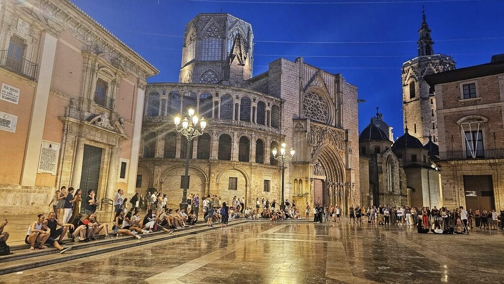 Plaza De La Virgen - Valencia Spain